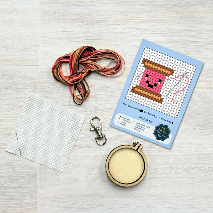 Mini Broderingskit You Make Me Sew Happy